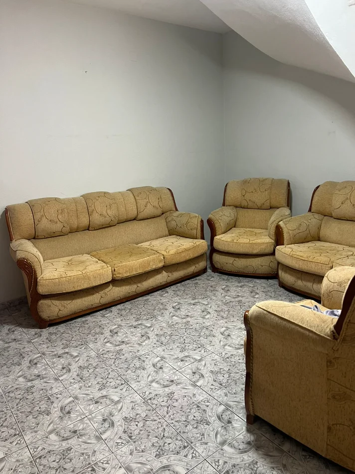 Tirane, jepet me qera 3+1 , 550 €