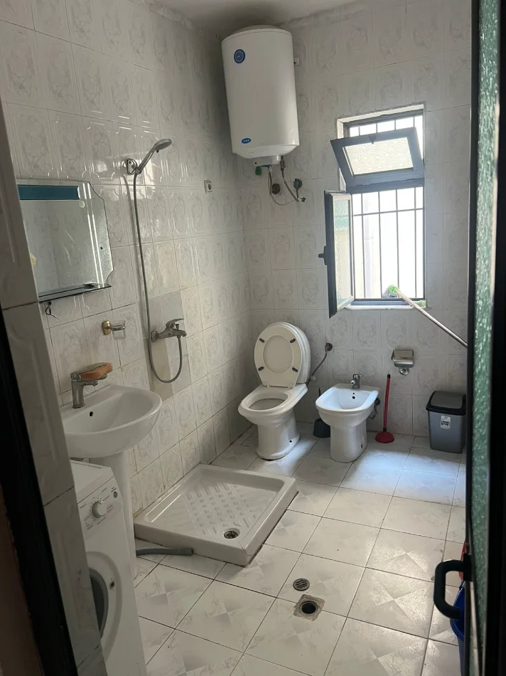 Tirane, jepet me qera 3+1 , 550 €