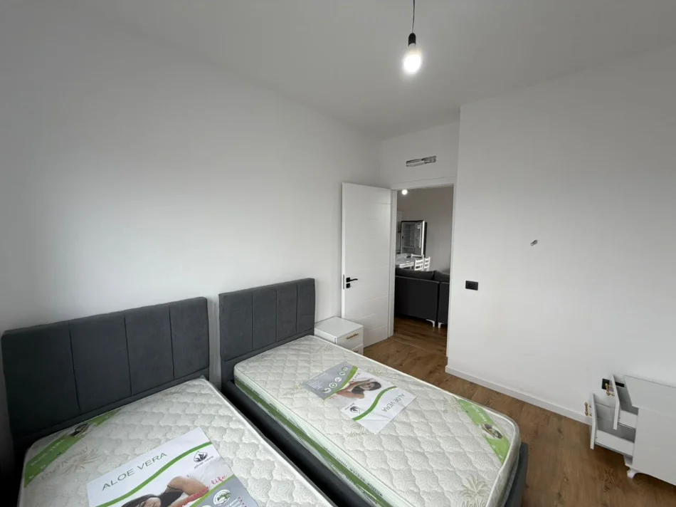 Tirane, jepet me qera apartament 2+1 Kati 6, 450 € 