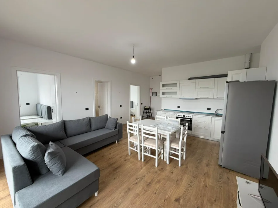 Tirane, jepet me qera apartament 2+1 Kati 6, 450 € 