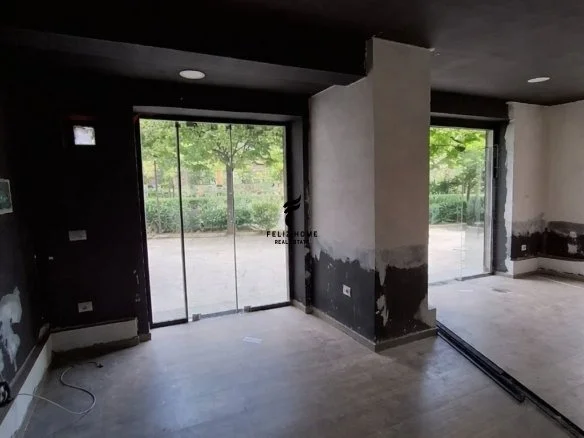 Tirane, shitet dyqan Kati 0, 80 m² 750.000 € (MUHAMET GJOLLESHA)