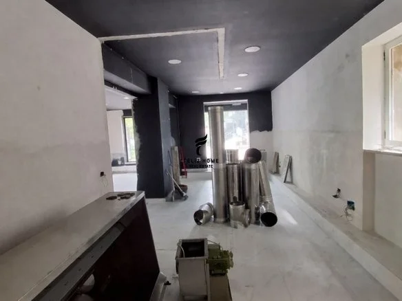 Tirane, shitet dyqan Kati 0, 80 m² 750.000 € (MUHAMET GJOLLESHA)