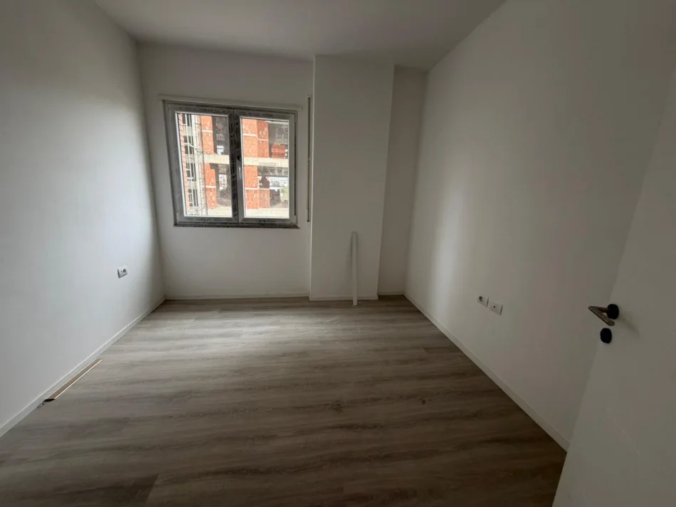 Tirane, jepet me qera apartament 1+1 Kati 1, 350 € 