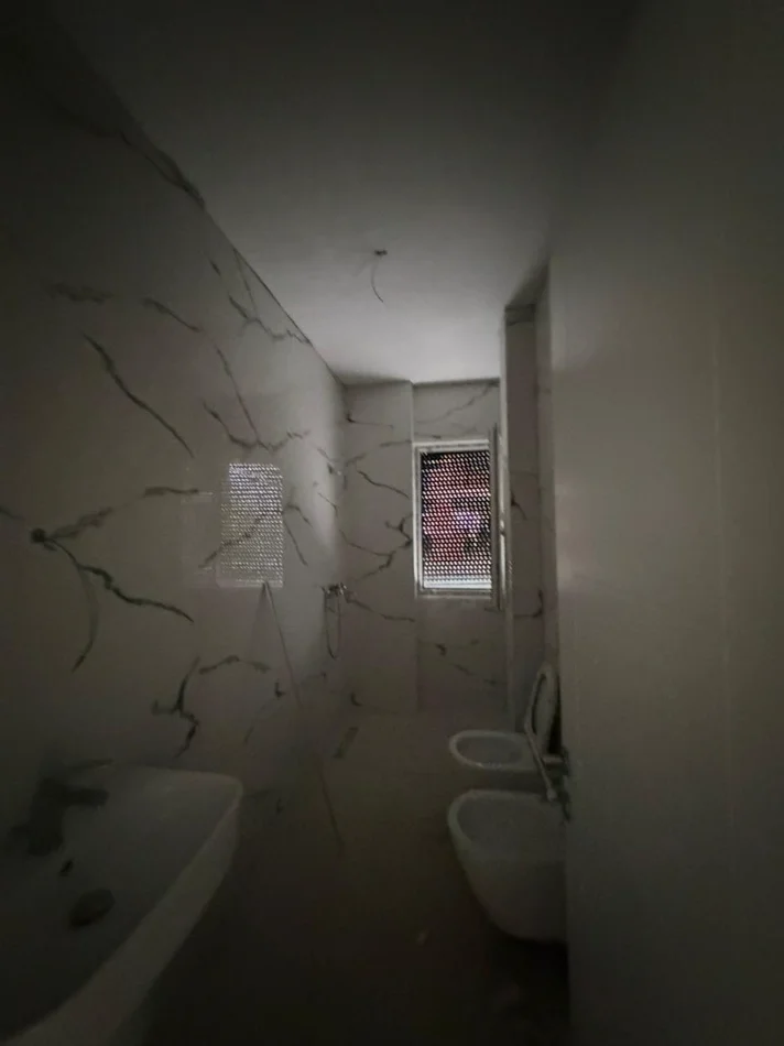 Tirane, jepet me qera apartament 1+1 Kati 1, 350 € 