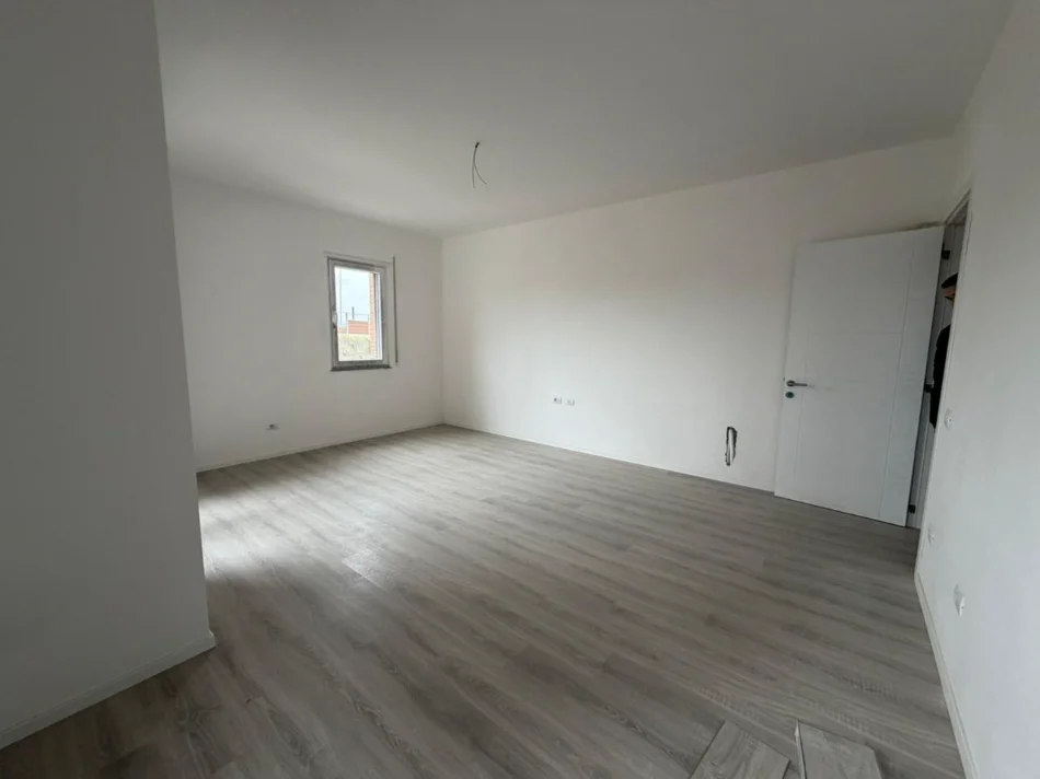 Tirane, jepet me qera apartament 1+1 Kati 1, 350 € 