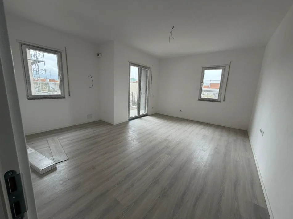 Tirane, jepet me qera apartament 1+1 Kati 1, 350 € 
