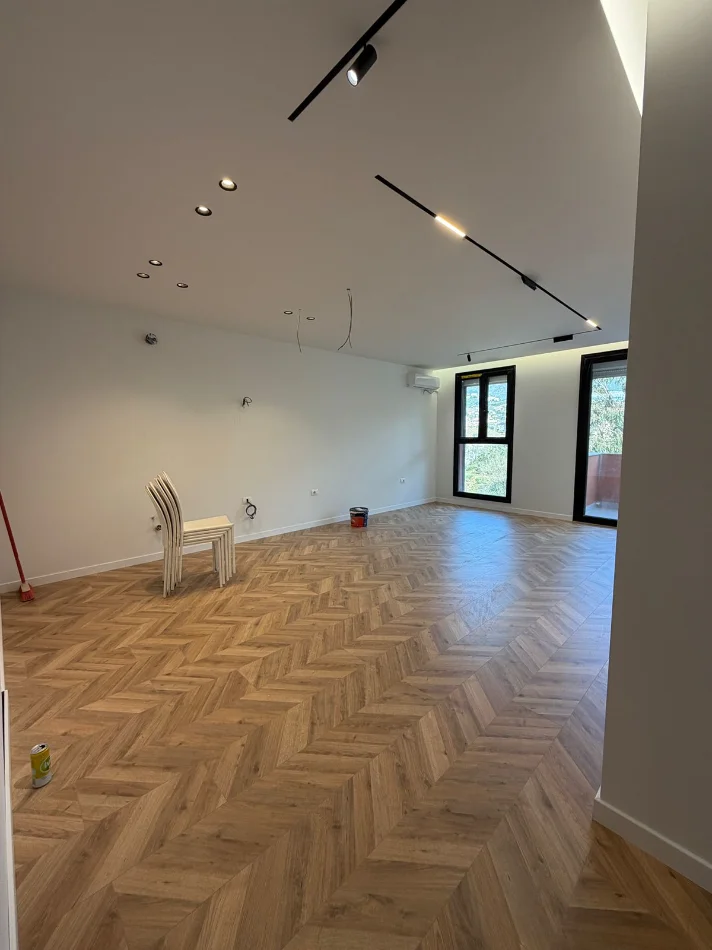 Tirane, shitet apartament 2+1+Ballkon , (shkoze)