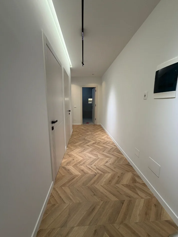 Tirane, shitet apartament 2+1+Ballkon , (shkoze)
