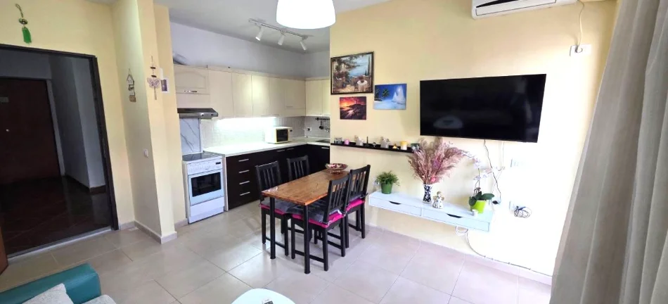 🏠 Jepet me Qira Apartament 1+1 tek Ish Fusha e Aviacionit, 450 Euro