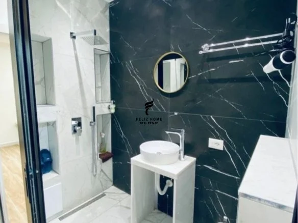 Tirane, jepet me qera apartament 1+1 Kati 5, 70 m² 600 € (KOMUNA E PARISIT)