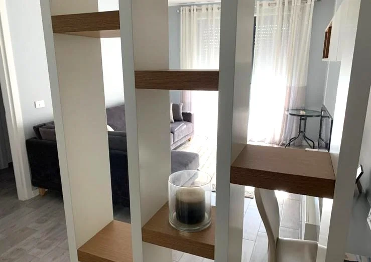 🏠 Jepet me Qira Apartament 2+1 tek Ish Fusha e Aviacionit,  620 Euro