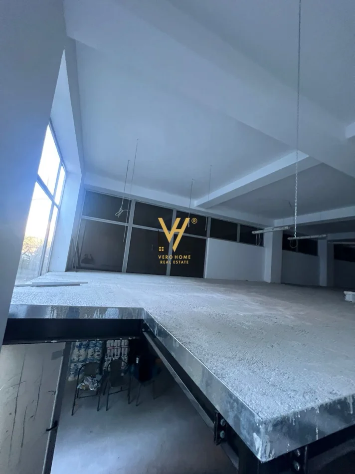 Tirane, jepet me qera ambjent biznesi Kati 0, 240 m² 1.500 € (STACIONI I TRENIT)