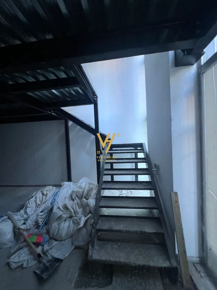 Tirane, jepet me qera ambjent biznesi Kati 0, 240 m² 1.500 € (STACIONI I TRENIT)