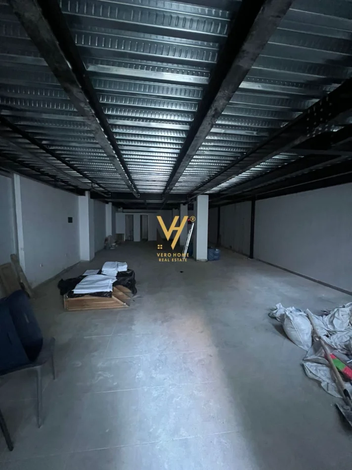 Tirane, jepet me qera ambjent biznesi Kati 0, 240 m² 1.500 € (STACIONI I TRENIT)