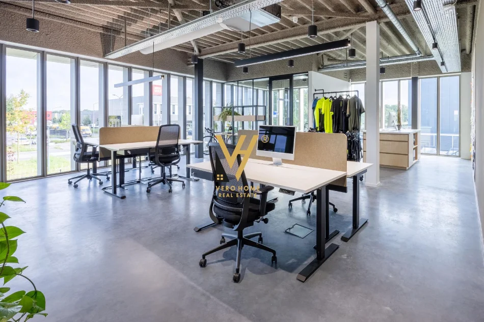 Tirane, jepet me qera zyre Kati 4, 300 m² 2.500 € (CASA ITALIA)