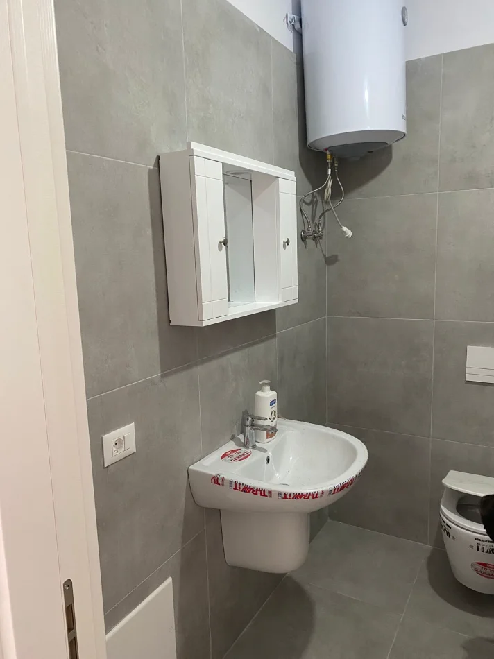 Tirane, jepet me qera apartament 2+1 Kati 7, 94 m² 