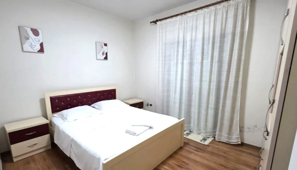 Jepet me qira apartament 1+1 , 70 m² , 450 € tek rruga e Elbasanit
