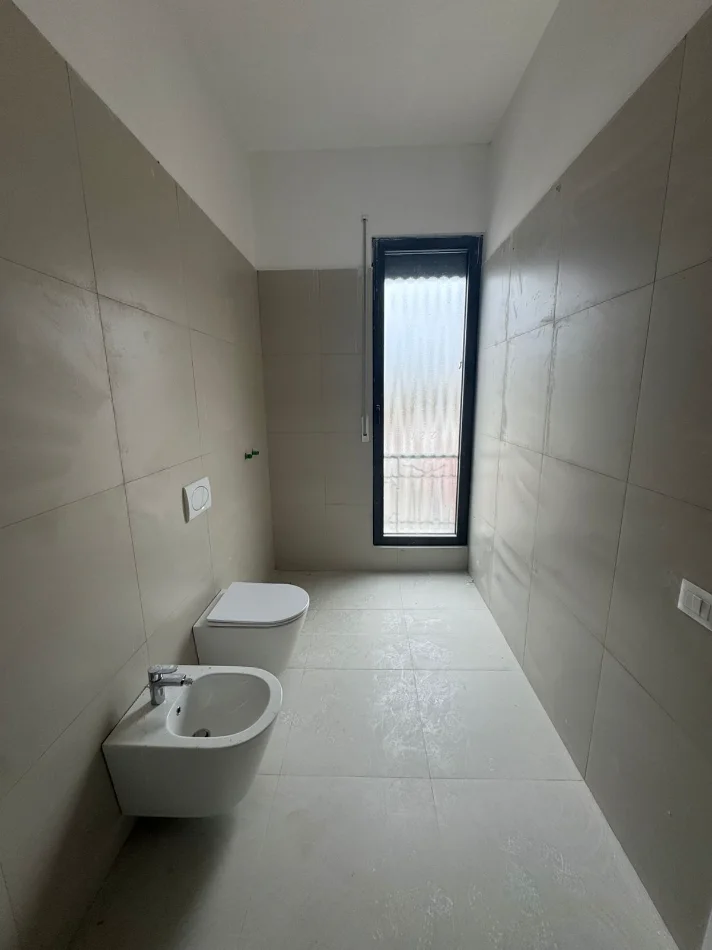 Tirane, jepet me qera apartament 2+1+Aneks+Ballkon Kati 3, 128 m² 850 € 