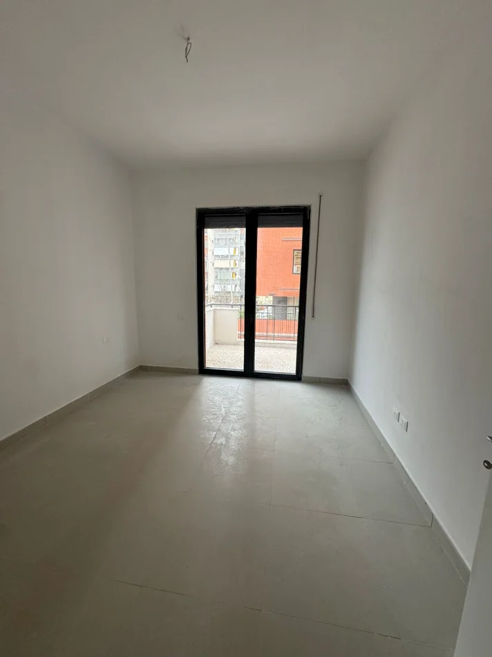 Tirane, jepet me qera apartament 2+1+Aneks+Ballkon Kati 3, 128 m² 850 € 
