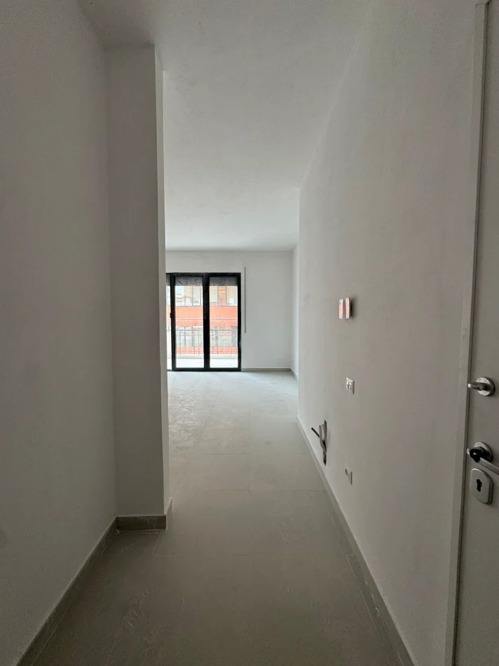 Tirane, jepet me qera apartament 2+1+Aneks+Ballkon Kati 3, 128 m² 850 € 