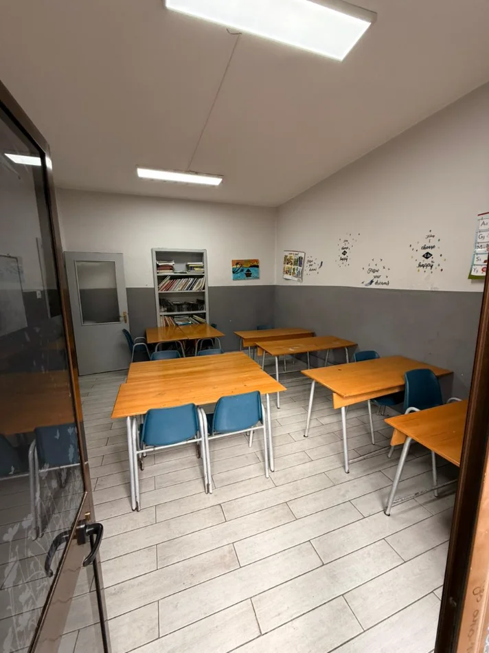 Tirane, jepet me qera ambjent biznesi Kati 3, 100 m² 850 € (Stadiumi Dinamo)