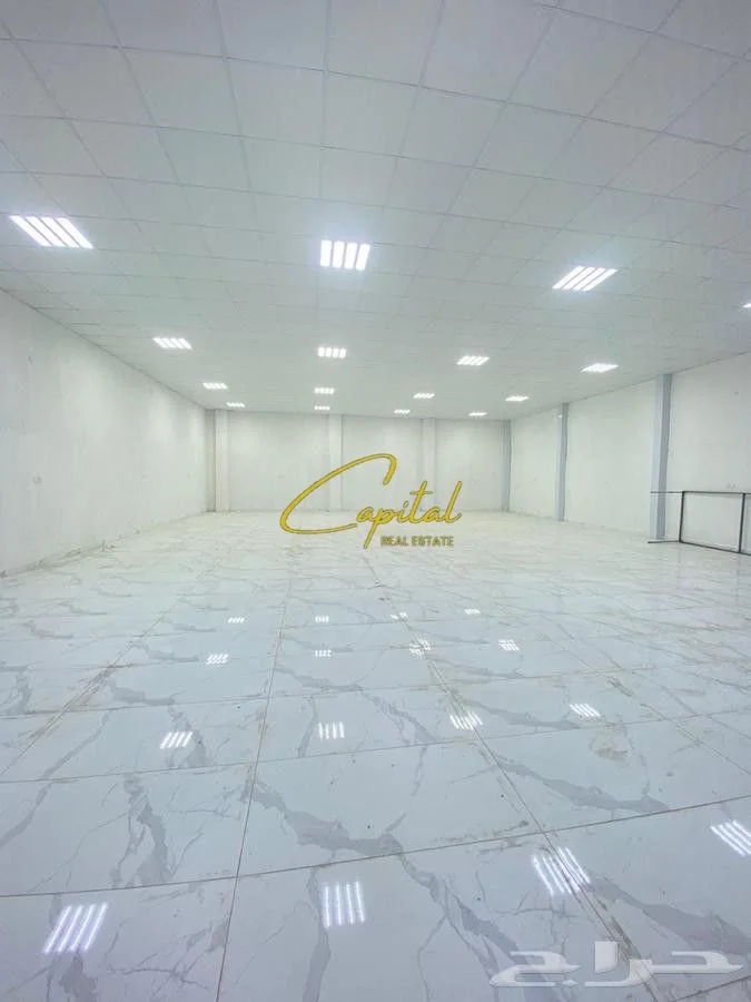 Tirane, jepet me qera dyqan Kati 0, 125 m² 3.000 € (QENDER)