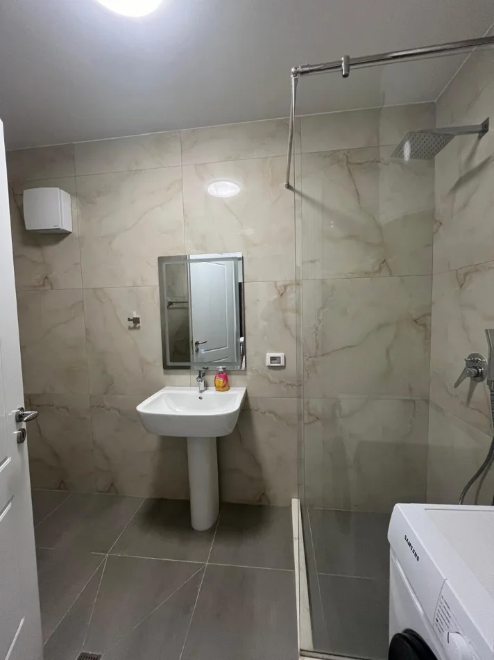Tirane, jap me qera apartament 1+1+Ballkon Kati 6, 55 m² 400 € 