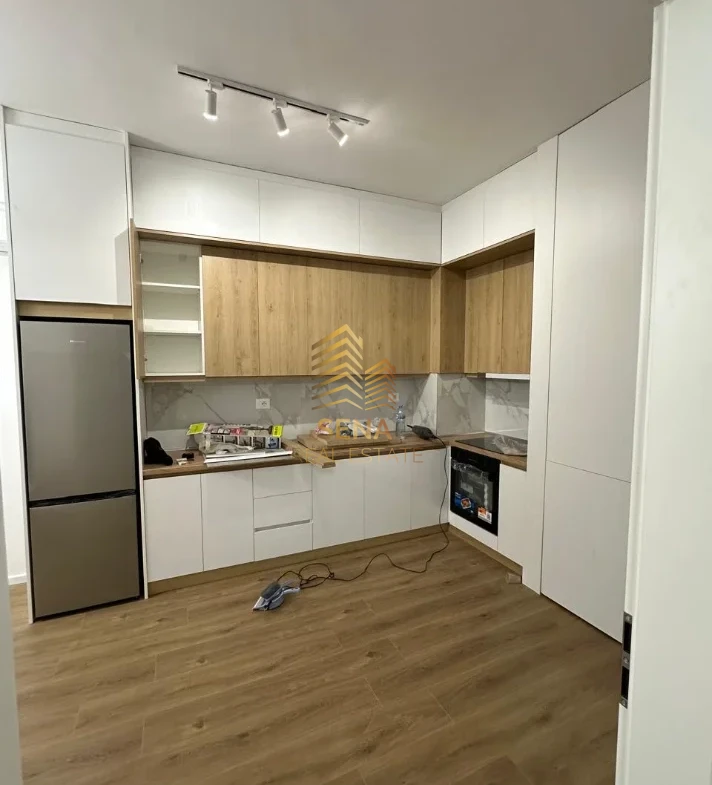 Tirane, jepet me qera apartament 1+1+Ballkon Kati 3, 50 m² 420 € (Ali Demi, Rezidenca Kadiu)