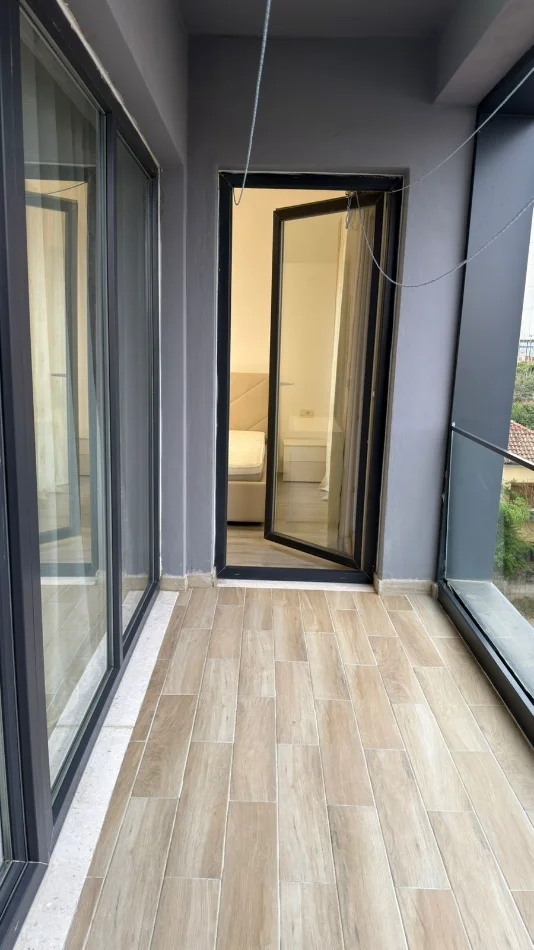 Tirane, jepet me qera apartament 2+1+Ballkon Kati 3, 78 m² 700 € 