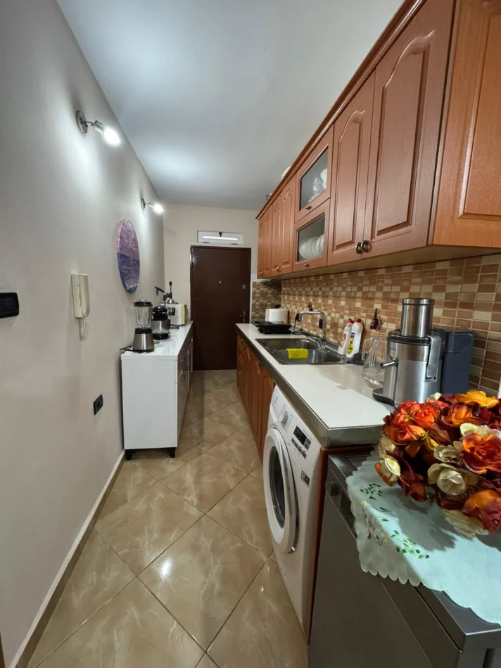 Tirane, shitet apartament 1+1 Kati 1, 54 m² 106.000 € (Xhamlliku)