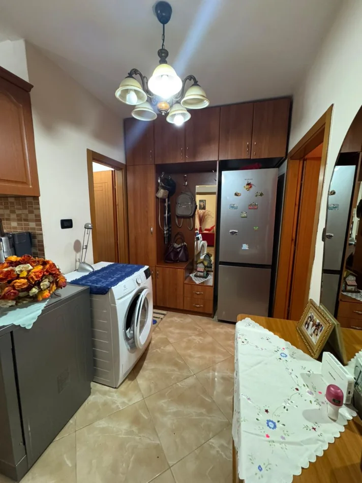 Tirane, shitet apartament 1+1 Kati 1, 54 m² 106.000 € (Xhamlliku)