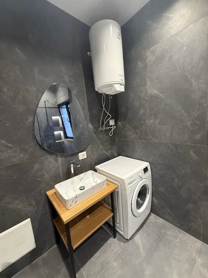 Tirane, jepet me qera apartament 1+1 Kati 7, 50 m² 650 € (Kodra e Diellit)