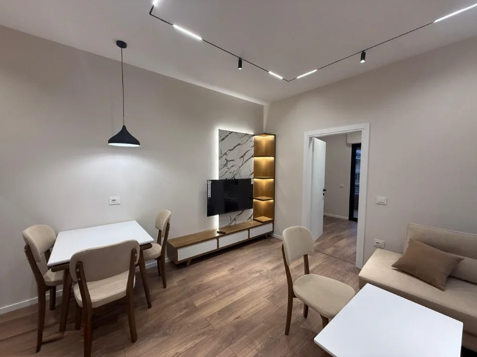 Tirane, jepet me qera apartament 1+1 Kati 7, 50 m² 650 € (Kodra e Diellit)
