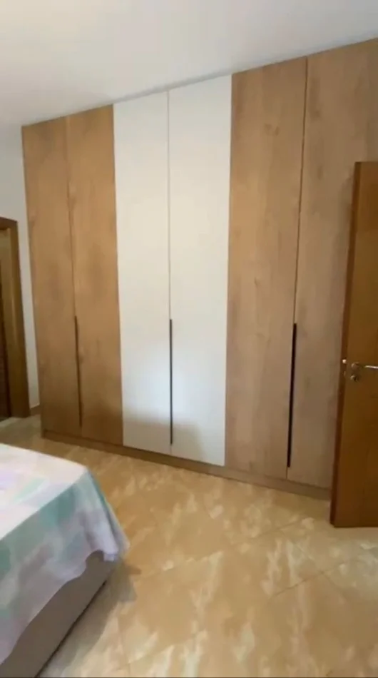 Tirane, jepet me qera garsonier Kati 2, 300 € (5 Maji)