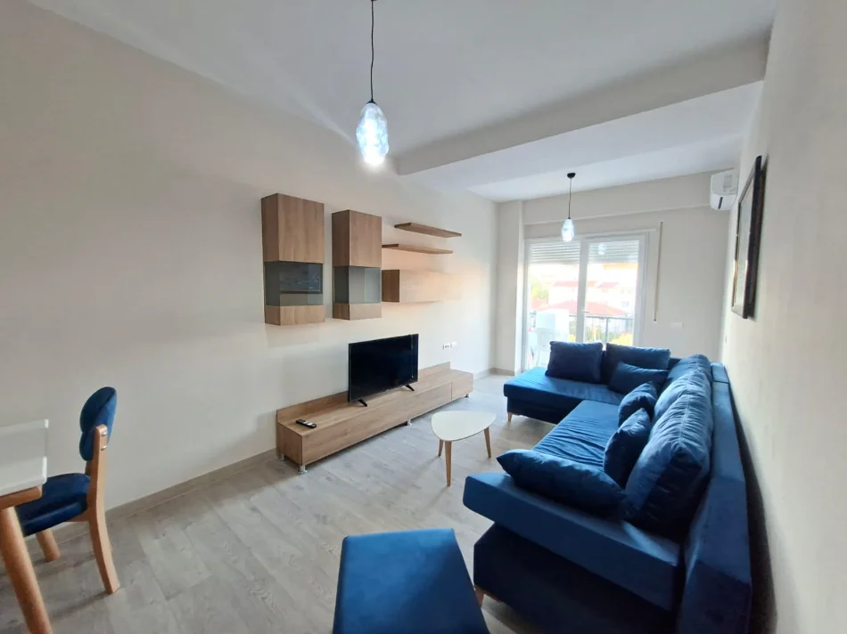Shqiperi, jepet me qera apartament 1+1 Kati 4, 65 m² 600 € (Brryli, shkolla Niket Dardani)
