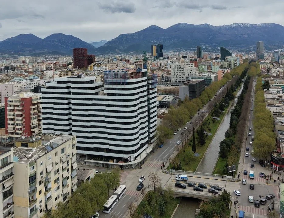 Tirane, shitet apartament 1+1+Ballkon Kati 3, 71 m² (Rruga e Kavajes)