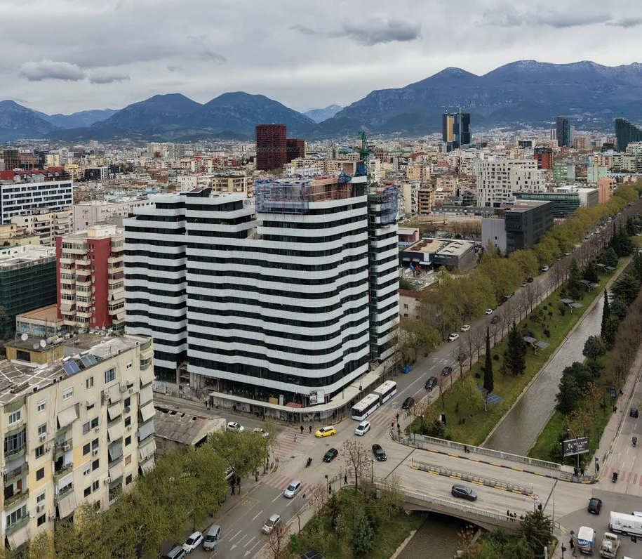 Tirane, shitet apartament 1+1+Ballkon Kati 3, 71 m² (Rruga e Kavajes)