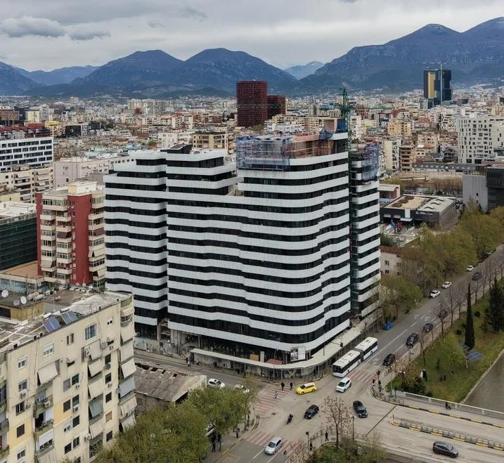 Tirane, shitet apartament 1+1+Ballkon Kati 3, 71 m² (Rruga e Kavajes)