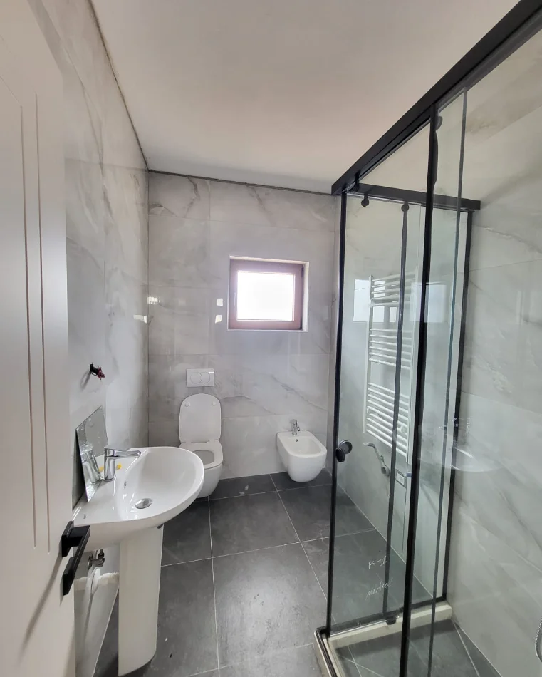 Tirane, jepet me qera Vile 3 Katshe , 500 m² 3.800 € (Teg)