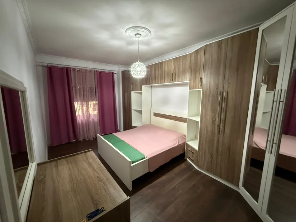 Tirane, jepet me qera apartament 2+1 Kati 2, 85 m² 