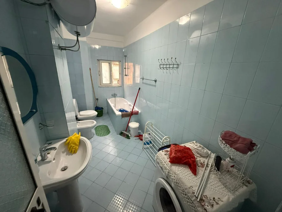 Tirane, jepet me qera apartament 2+1 Kati 2, 85 m² 