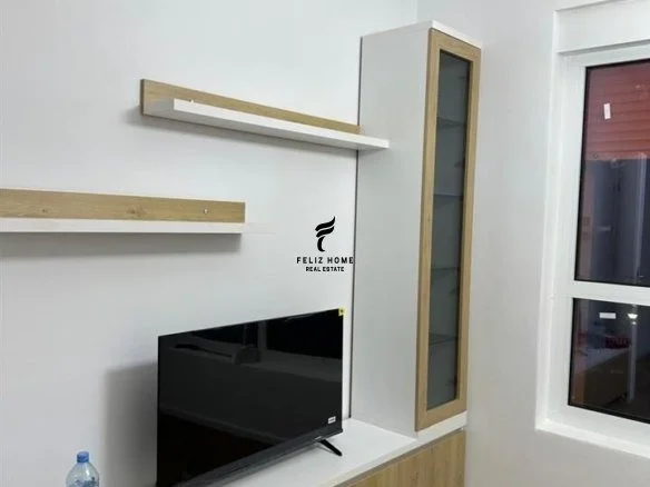 Tirane, jepet me qera apartament 1+1 Kati 3, 70 m² 420 € (ALI DEMI)