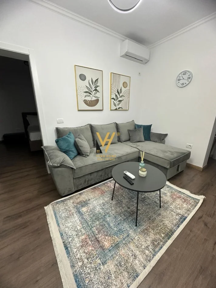 Tirane, jepet me qera apartament 1+1+Ballkon Kati 2, 55 m² 600 € (21 DHJETORI)