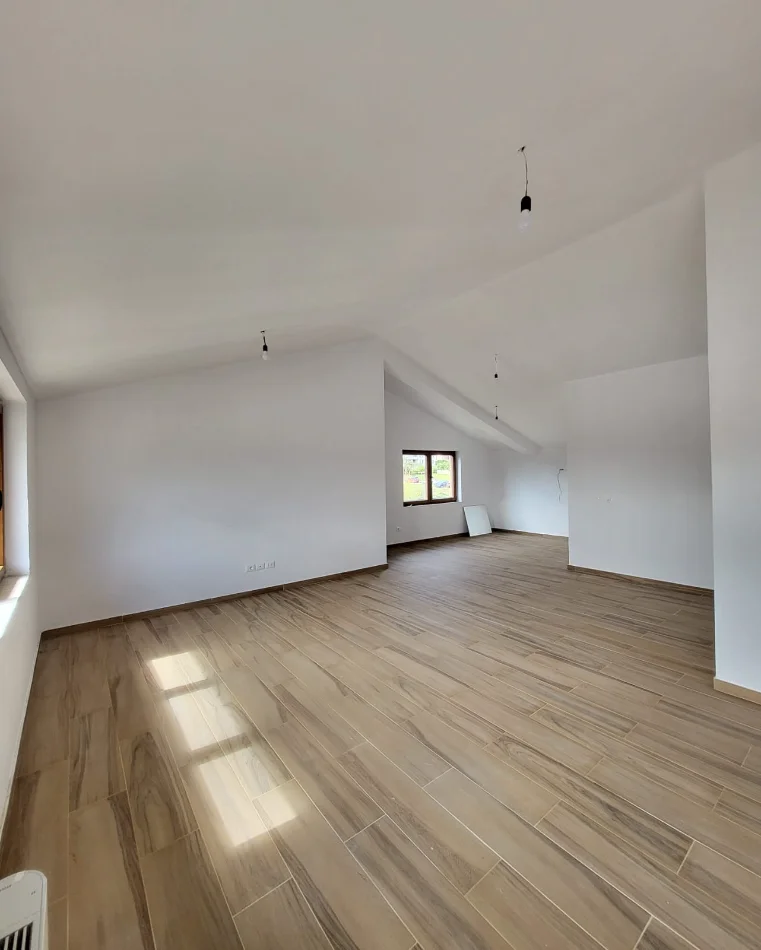 Tirane, jepet me qera Vile 3 Katshe Kati 1, 600 m² 3.800 € (TEG)