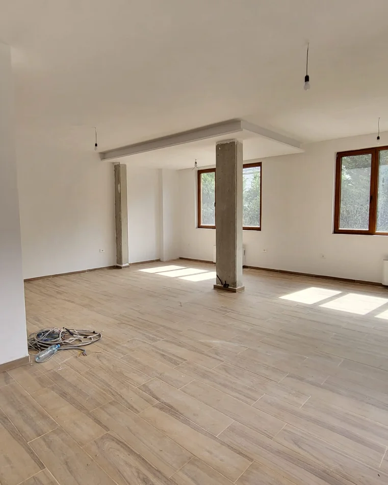 Tirane, jepet me qera Vile 3 Katshe Kati 1, 600 m² 3.800 € (TEG)