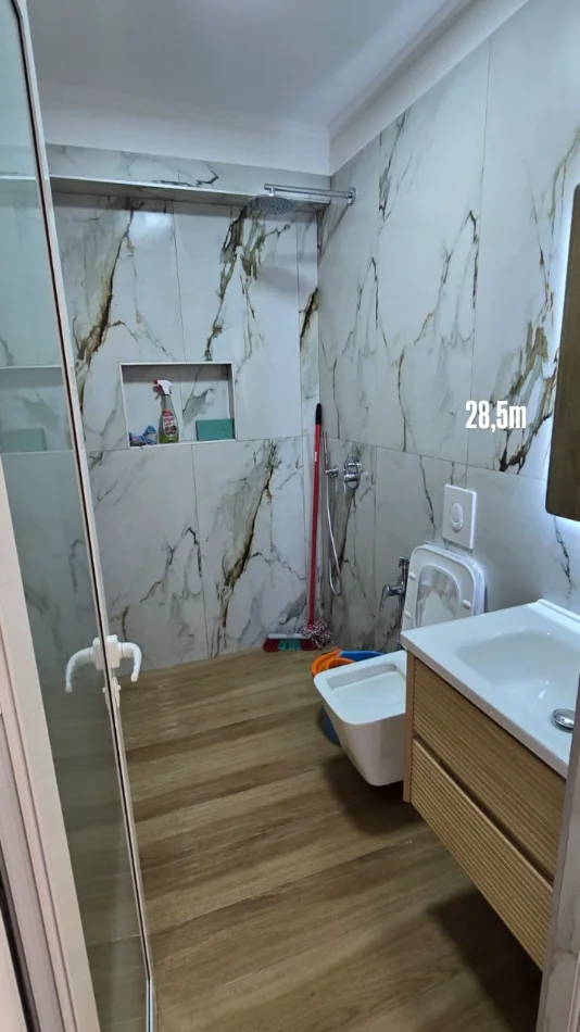 Shitet Garsoniere tek Komuna e Parisit ,  87000 Euro