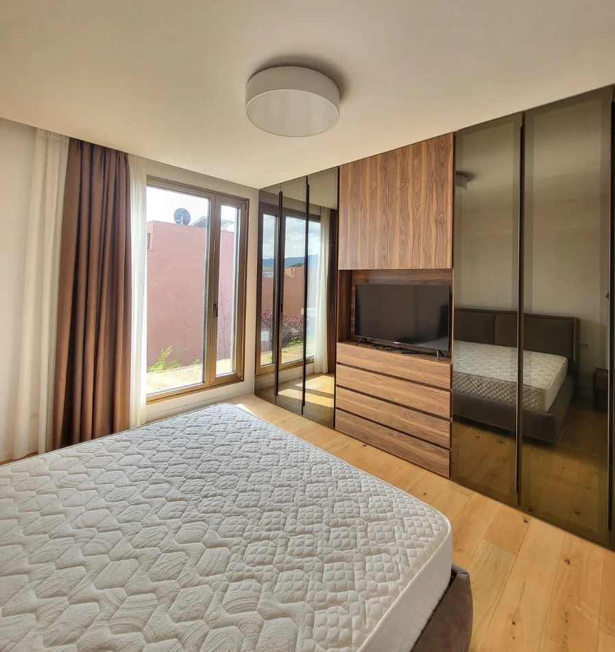 Tirane, jepet me qera Vile 3 Katshe , 500 m² 5.000 € 