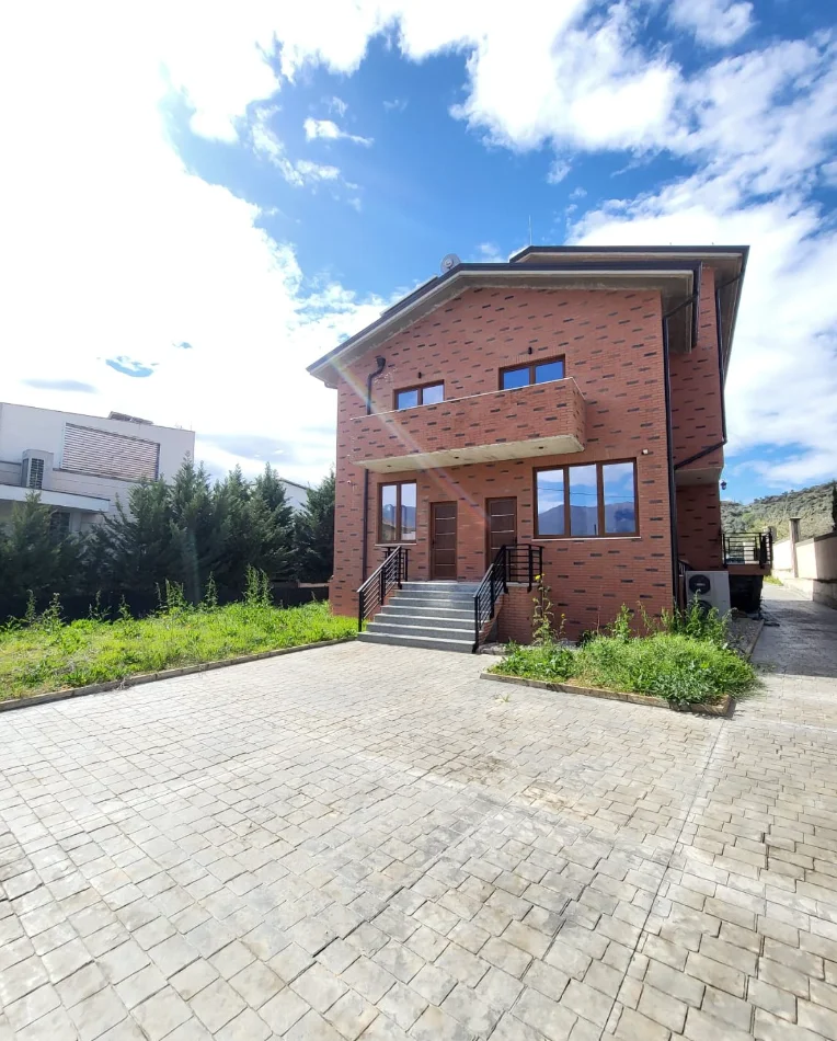 Tirane, jepet me qera Vile 3 Katshe , 500 m² 3.800 € 