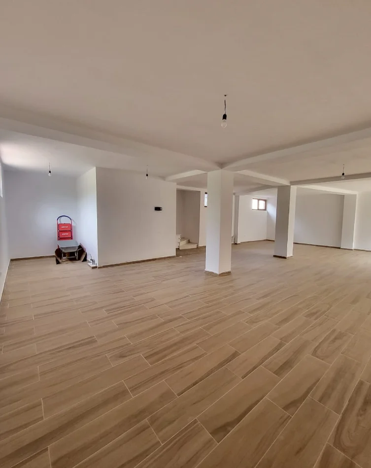 Tirane, jepet me qera Vile 3 Katshe , 500 m² 3.800 € 