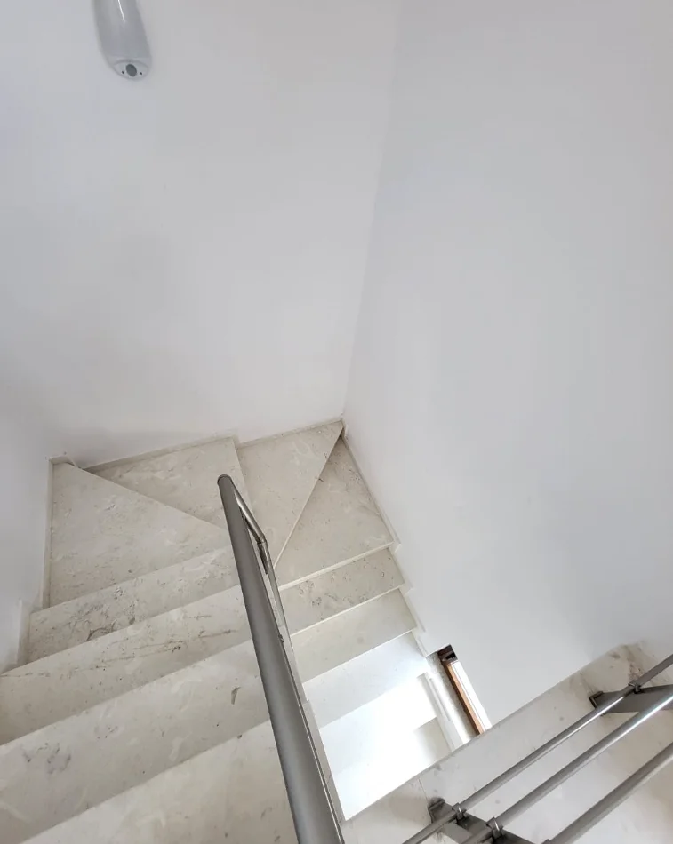 Tirane, jepet me qera Vile 3 Katshe , 500 m² 3.800 € 